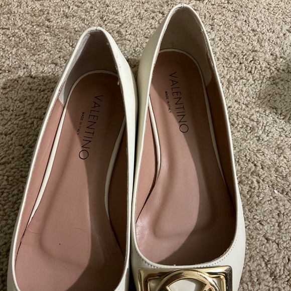 VALENTINO BY MARIO VALENTINO FLORA LOGO BUCKLE POINTED TOE FLAT IN Cream - Picture 3 of 5
